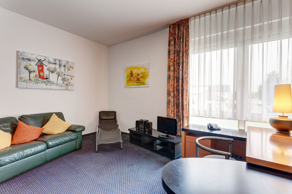 Plaza Suites Ruesselsheim Exterior photo